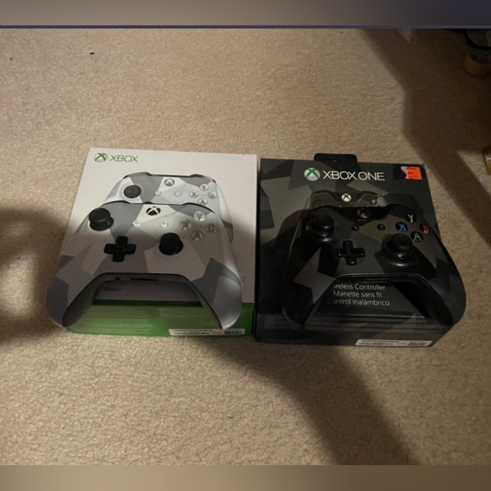 3 Xbox controllers